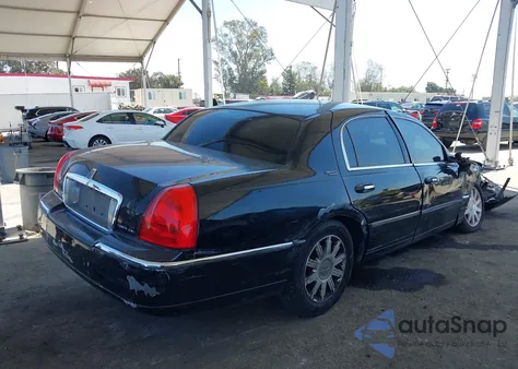 2011 Lincoln Town Car Signature Limited z USA, uszkodzony, nr VIN 2LNBL8CV1BX765272